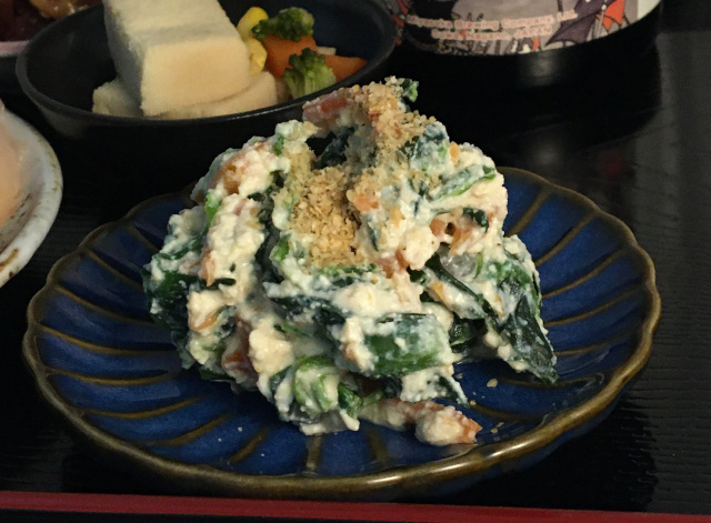 Mashed tofu salad,s pinach, carrots and konjac