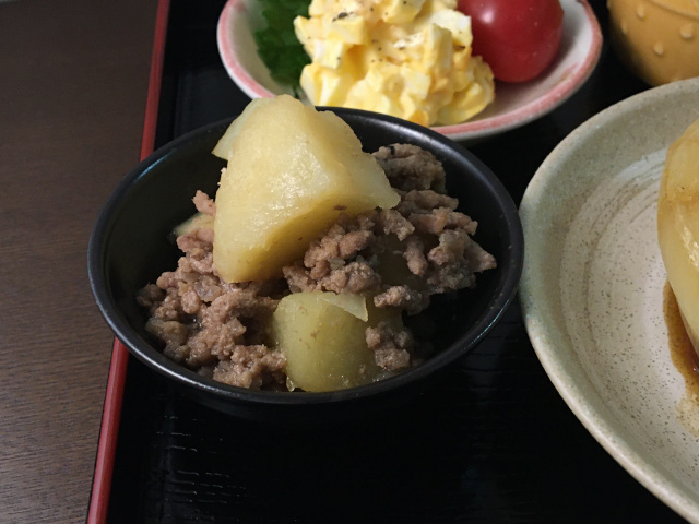 NIKUJYAGA, Stew grind beef and potatoes with sweet soy sauce