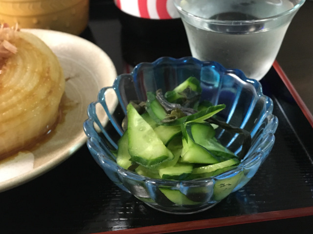 Marinate in sweet vinegar with cucumber and seaweed