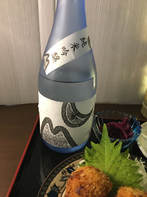 Moon in planet, Mountain on the earth