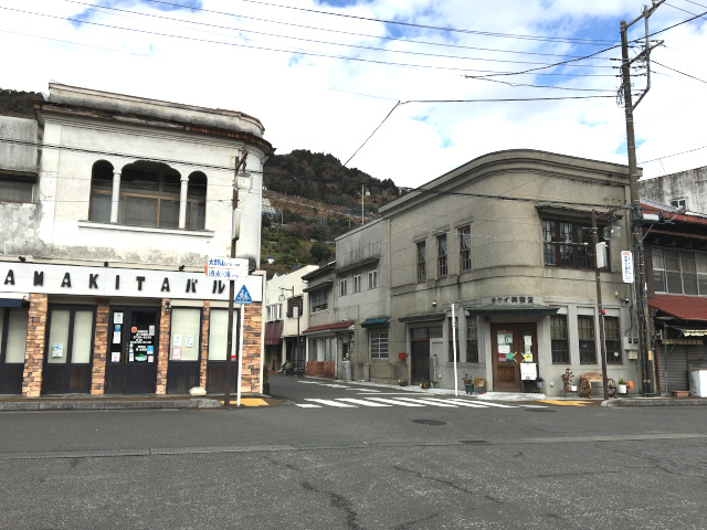 山北駅前の大正レトロな雰囲気の美容室